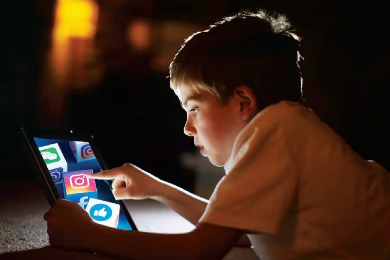 چرا باید ورود کودکان زیر ۱۵ سال به فضای مجازی ممنوع شود 