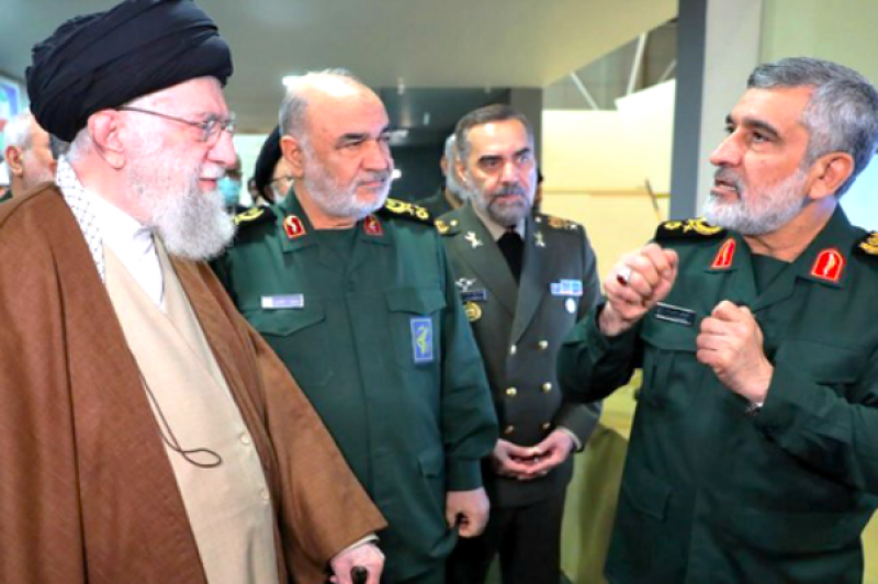 دستخط رهبر انقلاب برای نوه شهید حاجی‌زاده+تصویر