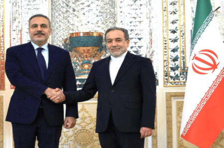 استقبال عراقچی از هاکان فیدان