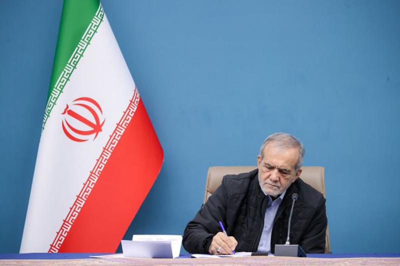 تبریک پزشکیان به بانوی کاراته‌کار ایرانی