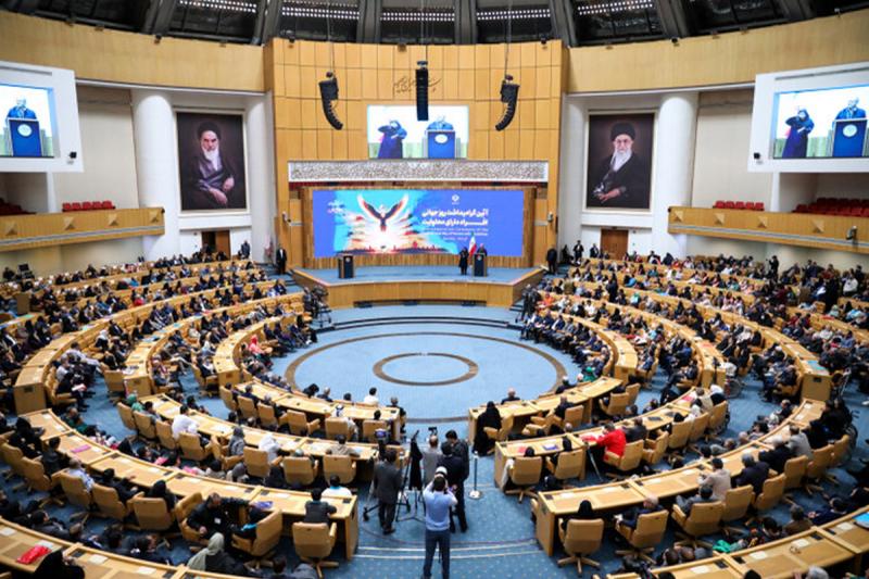 دشمن بداند نمی‌تواند یک ملت مصمم را تسلیم خواسته‌های خود کند