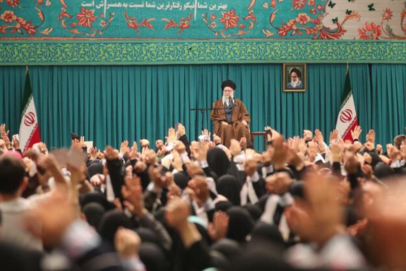 اسلام بر رعایت کامل احترام زن تأکید دارد