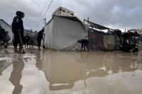 بارش باران و بمب در غزه و تداوم سرکوب‌گری صهیونیست‌ها در کرانه باختری