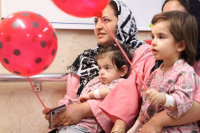 یلدا در راهروی انتظار بیمارستان