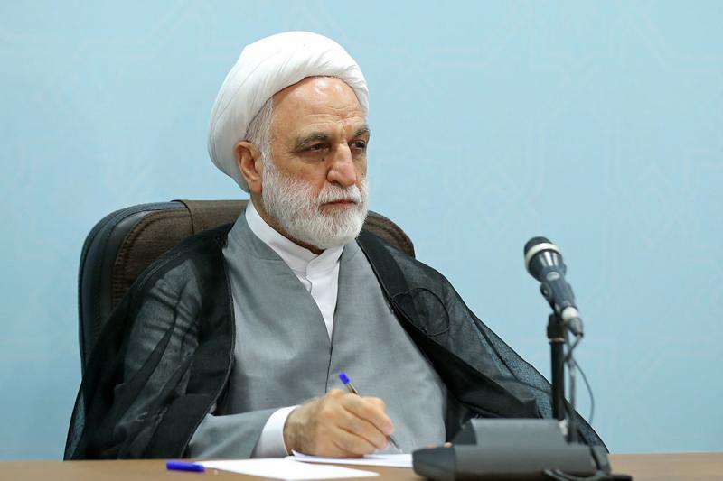 با مفسدان بی‌رحمانه برخورد می‌کنیم