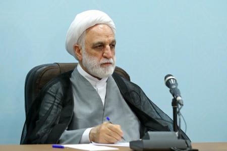 با مفسدان بی‌رحمانه برخورد می‌کنیم