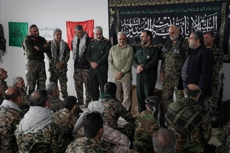 پخش فیلم کوتاهی پیرامون حضور سردار سلیمانی در جمع مدافعان حرم گیلانی