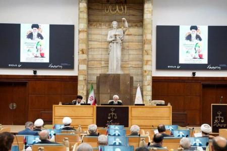 باید اعتراضات به حق مردم را شنید