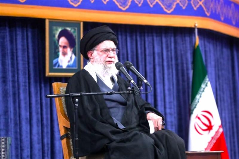 رهبر انقلاب: با معترض حرف می‌زنیم اما اغتشاش‌گر را باید سرجایش نشاند