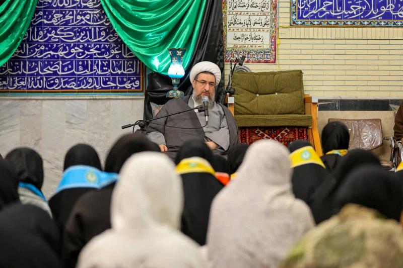 پرسش‌های صریح دانش‌آموزان معتکف پیشتاز از امام جمعه تبریز