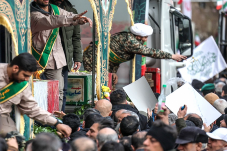 تشییع پیکر ۱۰۰ شهید مردمی و مدافع امنیت در تهران + تصاویر