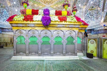 گل‌آرایی حرم امام حسین (ع) در آستانه سوم شعبان