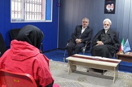 طبق بخشنامه سازمان زندان‌ها الزام زنان به استفاده از چادر ممنوع است