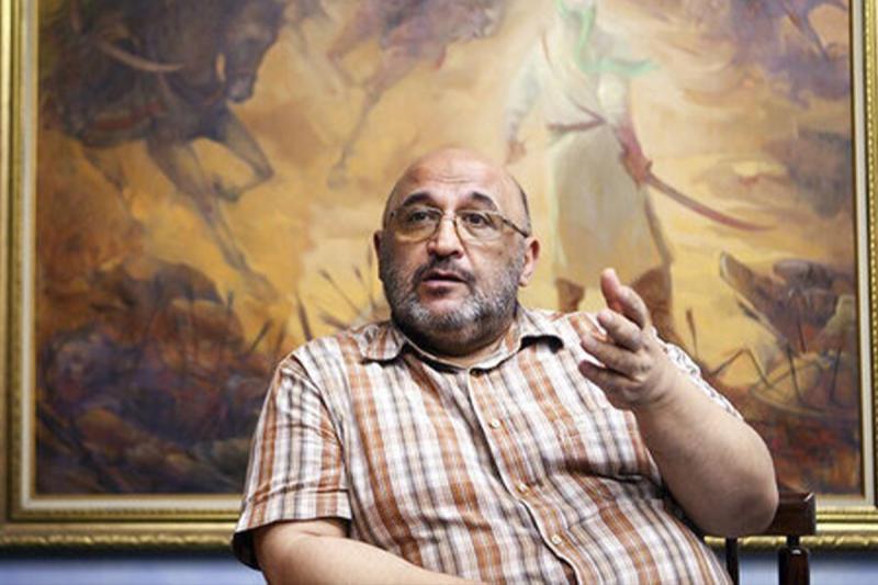 با نور اهل بیت (ع) می‌توانیم از میان آتش فتنه‌ها عبور کنیم