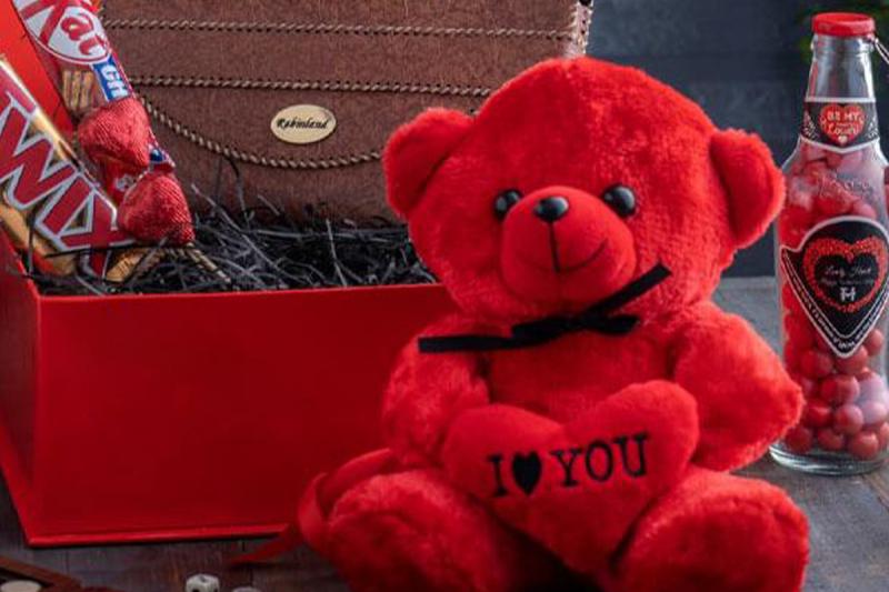 ولنتاین و چالش «تهی‌شدگی» در مقابل واردات فرهنگی