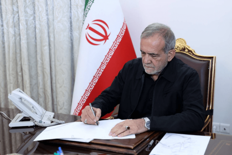 پزشکیان: انتقام شهادت رهبر انقلاب را حق مشروع خود می‌دانیم