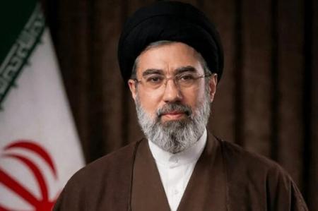 آیت‌الله سید مجتبی خامنه‌ای سومین رهبر جمهوری اسلامی ایران شد