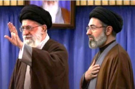 حضور آیت‌الله سیدمجتبی خامنه‌ای در جبهه‌های جنگ + فیلم