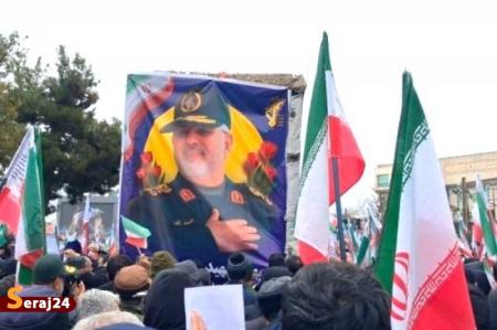 پیکر فرمانده شهید سپاه در حلقه راهپیمایان اراکی