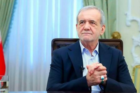 دشمنان مکار آرزوی تسلیم ایران را به گور می‌برند