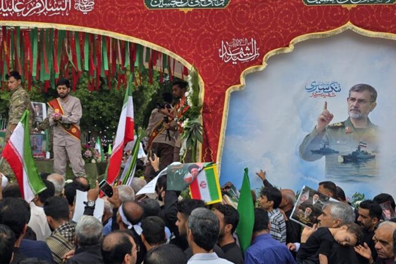 تشییع باشکوه پیکر دریابان شهید تنگسیری در بندرعباس