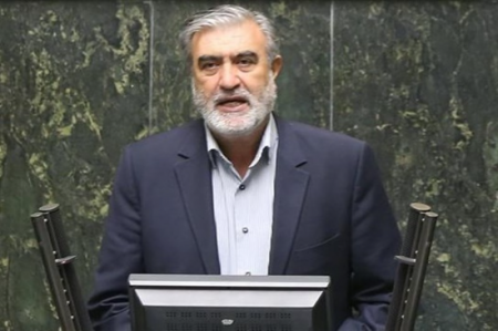 کشتی‌های تجاری با پرداخت عوارض از تنگه هرمز عبور می‌کنند