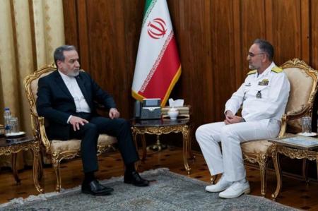 دیدار جانشین فرمانده نیروی دریایی ارتش با عراقچی