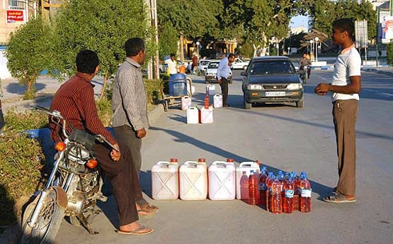 آغاز فروش قانونی سوخت توسط مرزنشینان