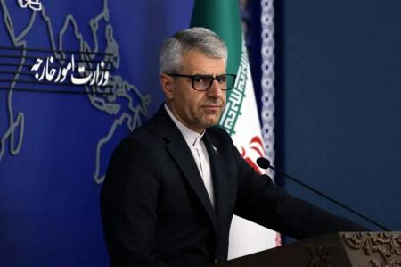 شمع آگاهی در دست معلمان شهید مدرسه میناب تاریکی را رسوا کرد