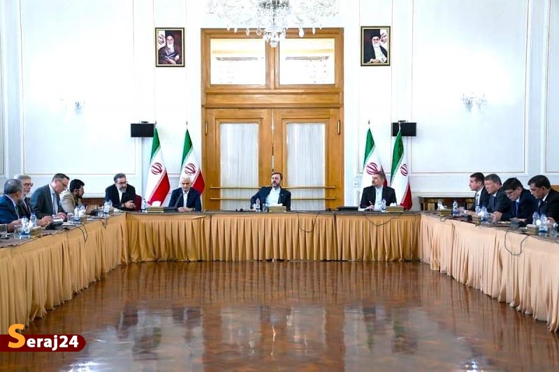 گفتگوی غریب آبادی با سفرای خارجی مستقر در تهران 