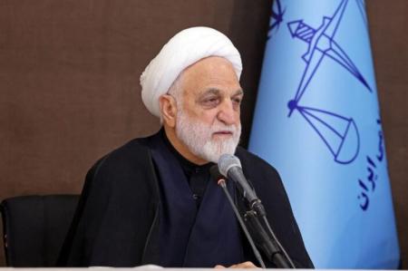 فردی که به هر نحوی با دشمن همراهی کرده، ایران‌ستیز و خائن به وطن است