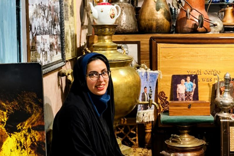این دختر نخبه سرش را داد تا کار کشور زمین نماند