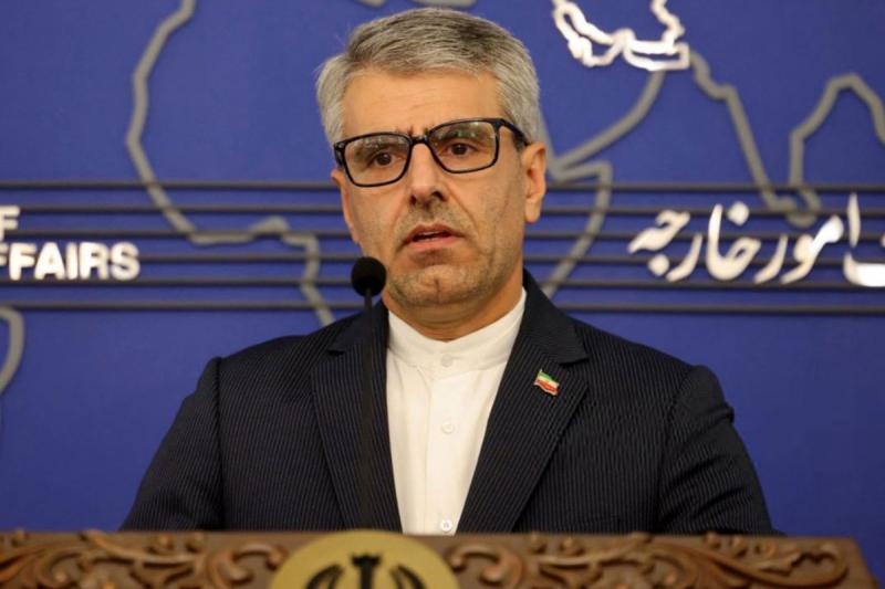 از تمجید دشمن ذوق‌زده نمی‌شویم