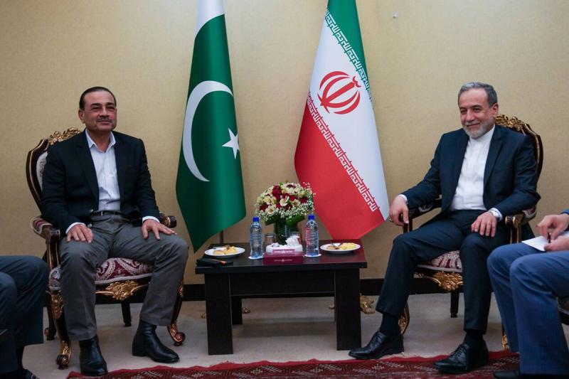 دیدار عراقچی با فرمانده ارتش پاکستان در تهران