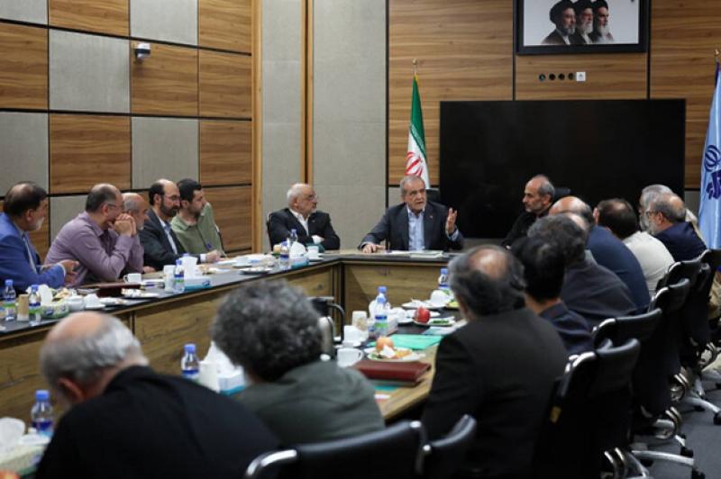 هیچ تصمیمی در کشور بدون اذن رهبری اتخاذ نخواهد شد