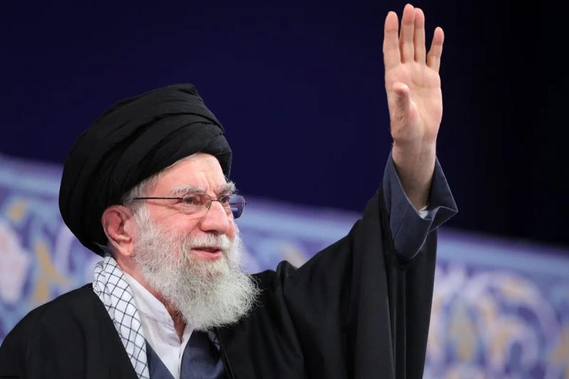 رهبر شهید انقلاب: اجازه نمی‌دهم بیگانگان با مصالح ما بازی کنند + فیلم