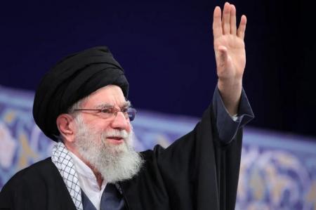 رهبر شهید انقلاب: اجازه نمی‌دهم بیگانگان با مصالح ما بازی کنند + فیلم