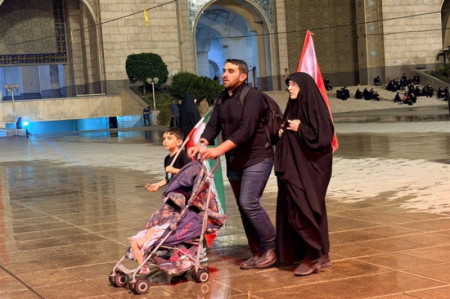  حضور خانواده ها با فرزندان در مراسم وداع امام شهید + تصاویر