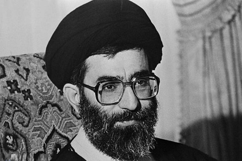 خاطرات منتشرنشده رهبر شهید از علاقه به موسیقی و حضور در کلاس زبان