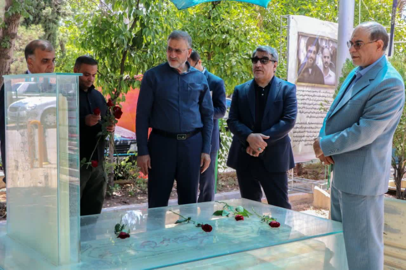 حضورمعاون فرهنگی  بنیاد شهید بر مزار شهید عباس دوران 