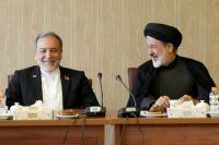 نشست هم اندیشی جمعی از استادان و فضلای حوزه علمیه قم با عراقچی