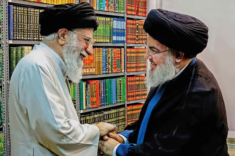 رهبر شهید، پایه گذار محور مقاومت