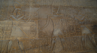 حرکت غیر اخلاقی گردشگر چینی در مصر + عکس