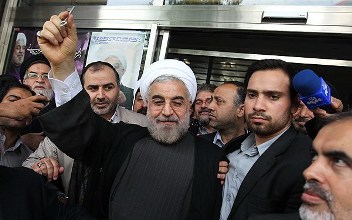 شیخ دیپلمات با این کلید به چه کسی چه پیغامی می دهد؟+تصاویر