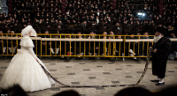 مراسم عروسی عجیب یهودی ها ! + عکس