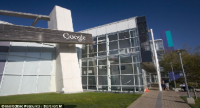 استخر شنا، ماساژ و زمین گلف تنها در شرکت گوگل + عکس