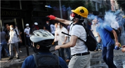 قوطی‌های اسپری فلفل پلیس ترکیه رو به اتمام است