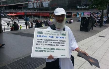تبلیغ اسلام توسط یک تازه مسلمان در قلب اروپا+تصاویر 
