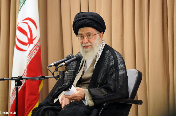 مقطع تحویل مسئولیتهای اجرایی فرصتی مبارک برای استمرار جهت گیری های امام خمینی (ره)/ مسئله اقتصاد و ادامه پیشرفتهای علمی باید در اولویت کار مسئولان باشد