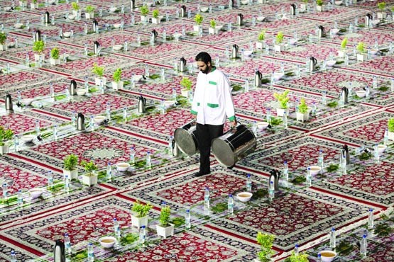 زیبایی سفره داری امام رضا (ع) در ماه برکت